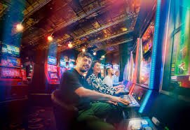 Pengguna menikmati platform pawangslot dengan akses FAQ untuk solusi cepat